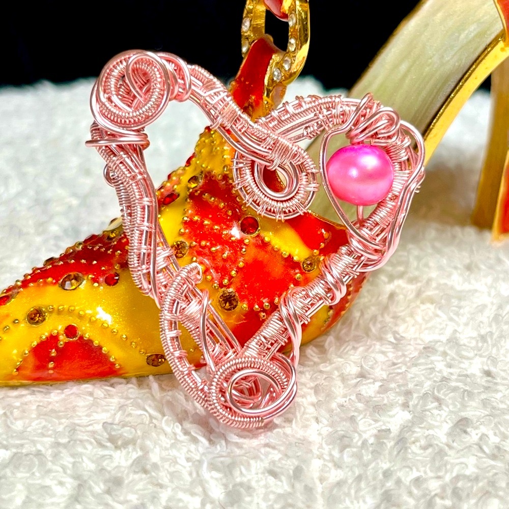 💙💜❤️🥹Wire wrapped heart/floating heart with chain-sea shell pearl